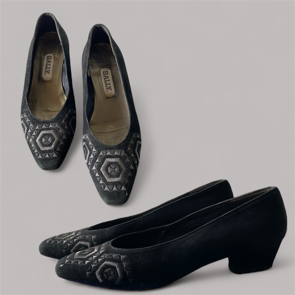 Vintage Bally black suede embroidered mini heel shoe - made in Italy